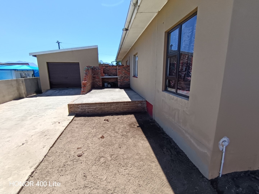 3 Bedroom Property for Sale in Pacaltsdorp Western Cape